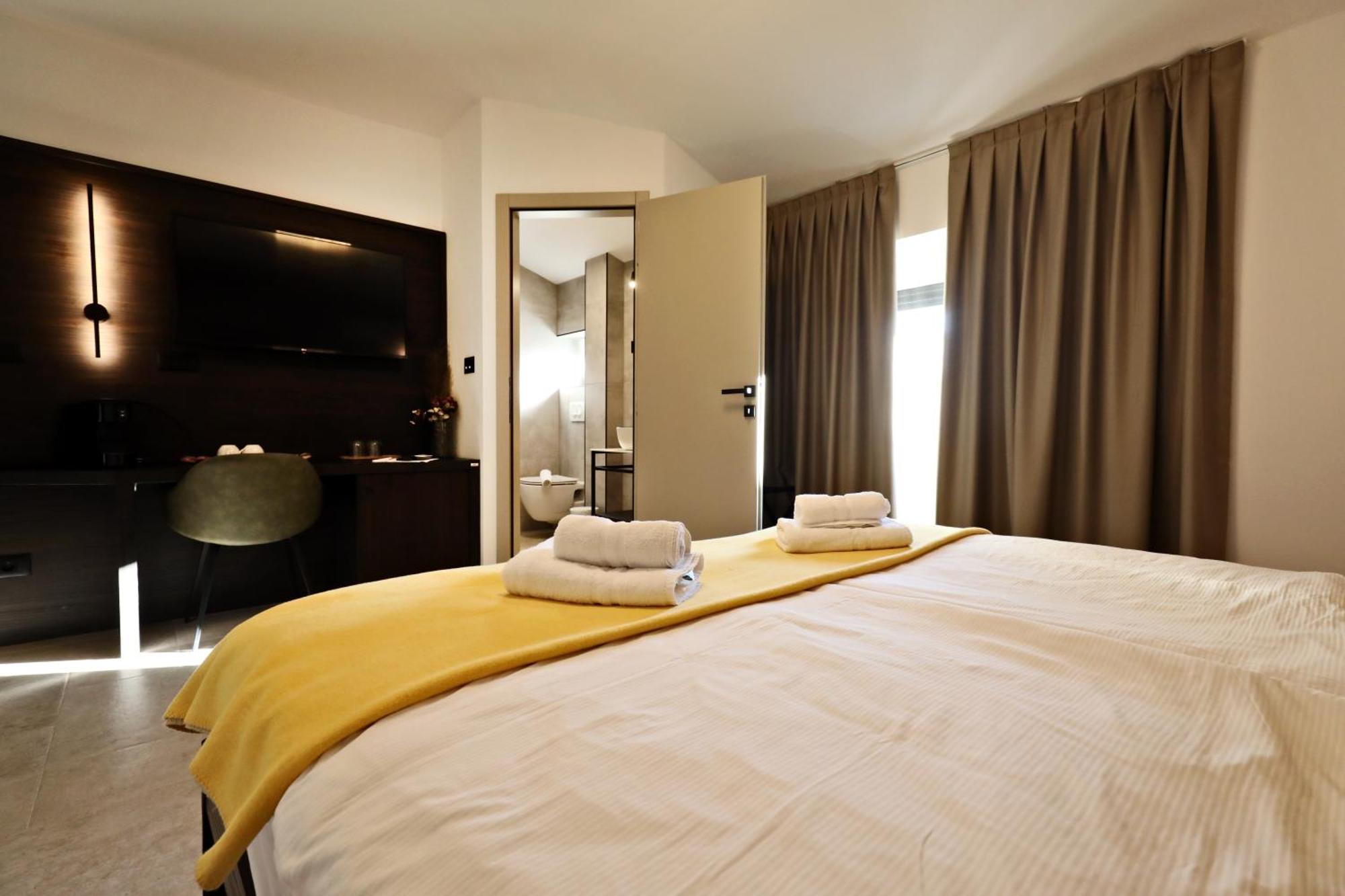 Arena Prestige Rooms Pula Exterior photo
